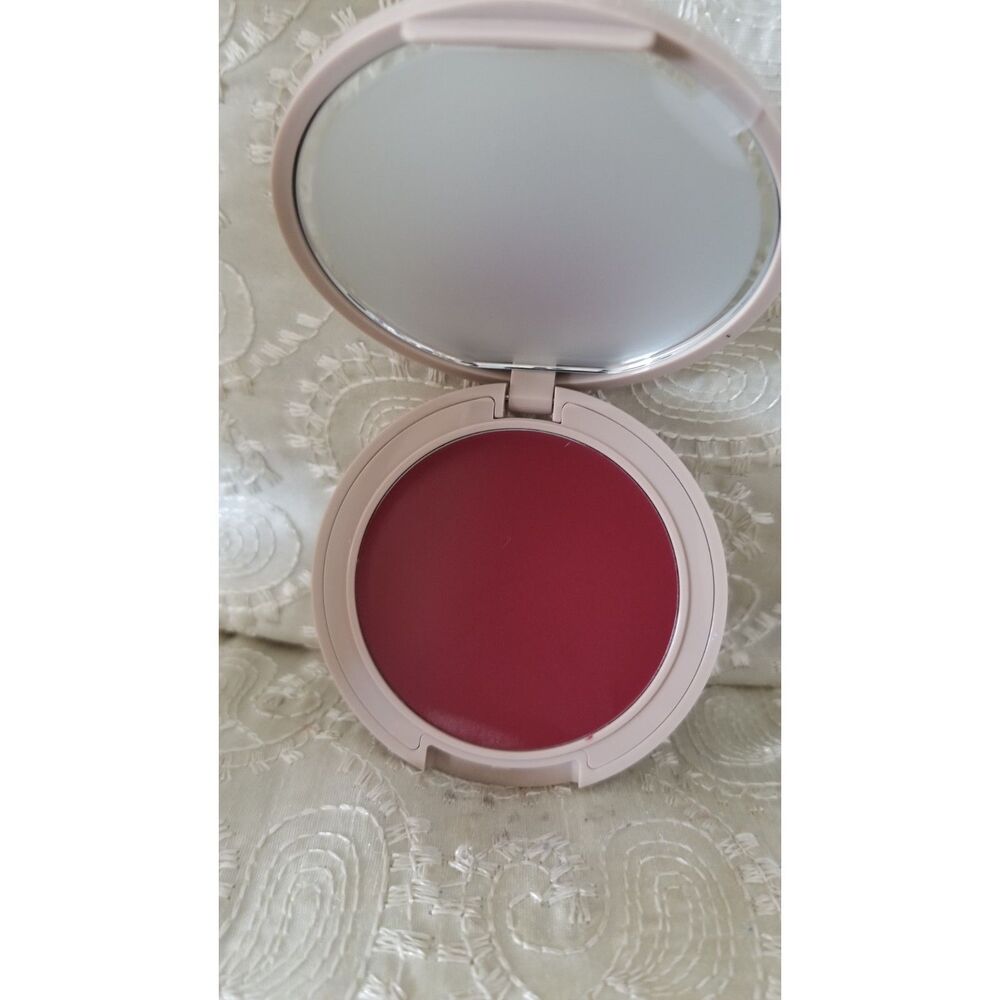 no-makeup makeup plum look features a sheer, berry-toned